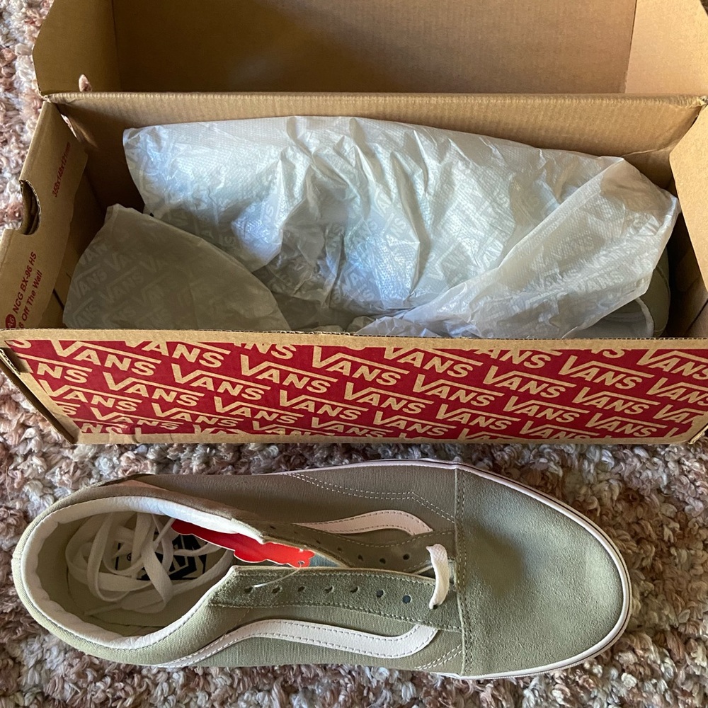 NWT Vans Old Skool in Desert Sage/True White Men’s size 11.5